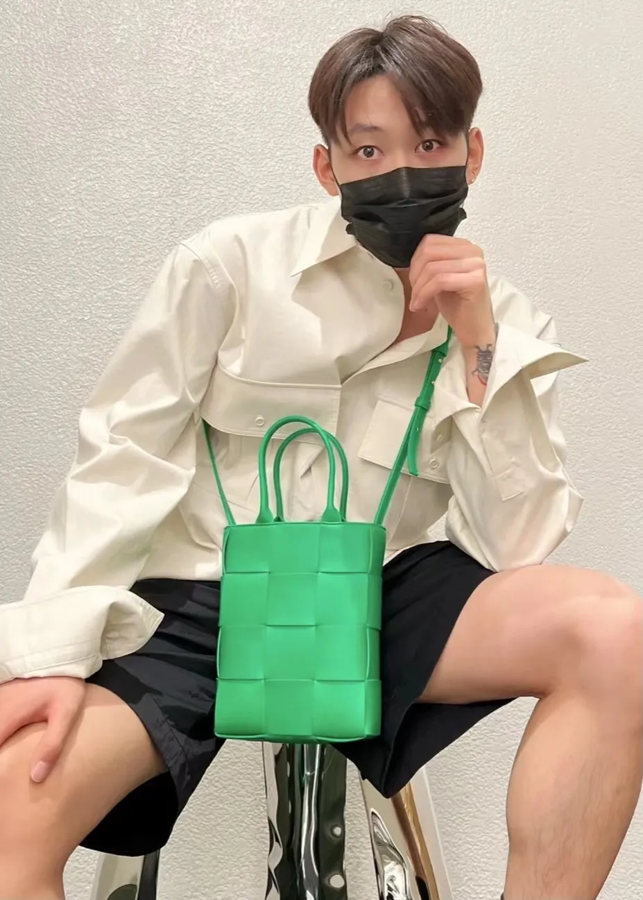 Can be carried by both boys and girls